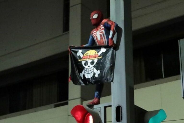 Gen Z Peru Kibarkan Bendera One Piece dalam Aksi Protes Kebijakan Pensiun