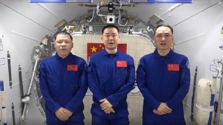 Tiga Astronaut China Gagal Pulang ke Bumi, Kapsul Diduga Tabrak Puing Antariksa