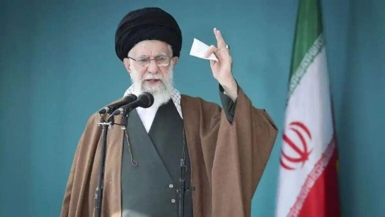 Presiden Iran Beri Ultimatum Perang Jika Nyawa Khamenei Diancam