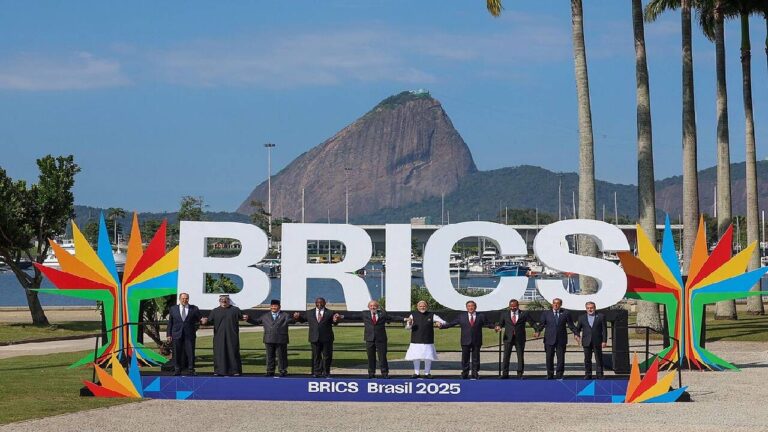 Negara BRICS Borong Emas: Strategi Diam-Diam yang Mengubah Arah Ekonomi Dunia
