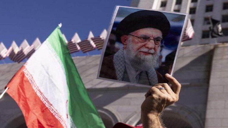 Upacara Pemakaman Ayatollah Khamenei Digelar Tiga Hari, Diperkirakan Dihadiri 20 Juta Pelayat