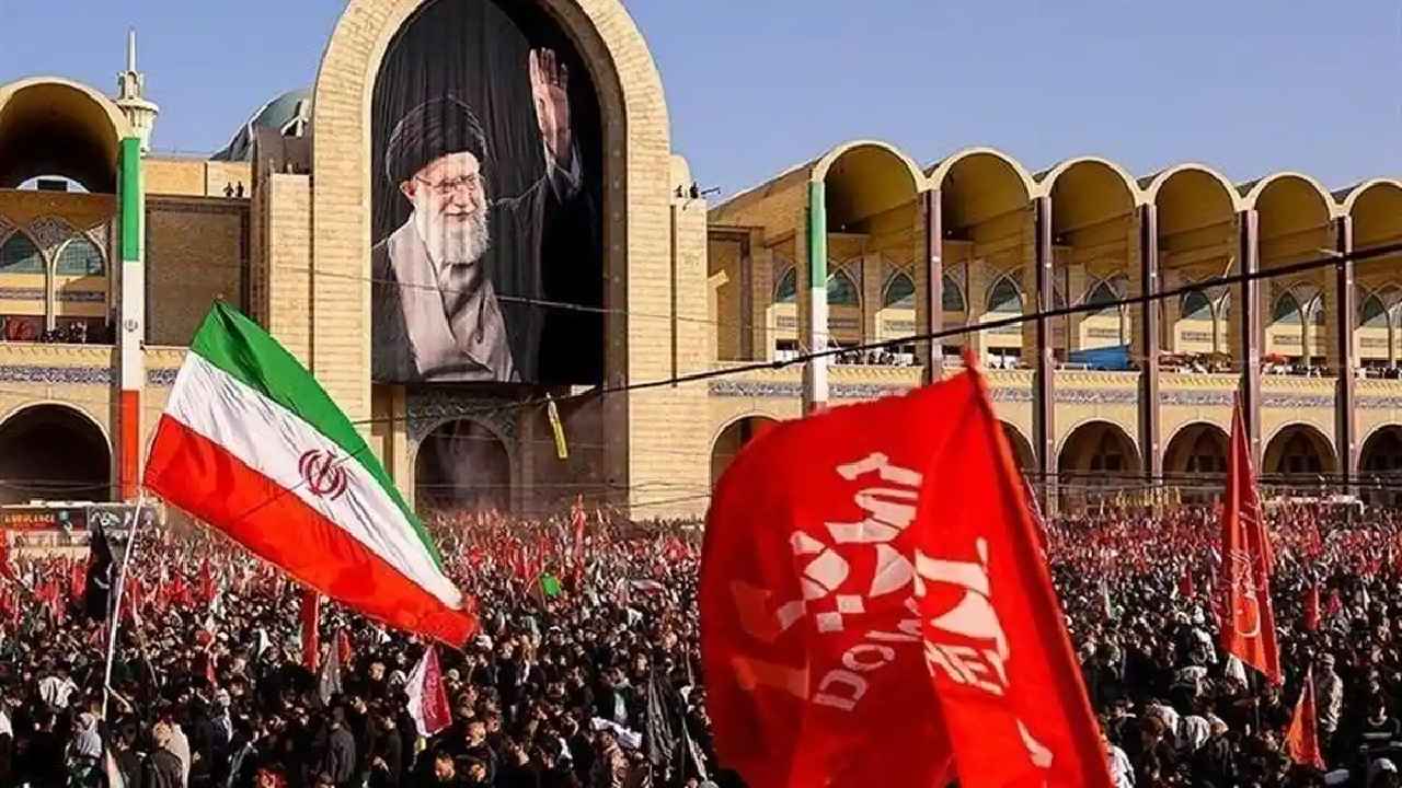 Makna Bendera Merah Saat Pemakaman Ali Khamenei, Simbol Duka dan Seruan Perlawanan di Iran